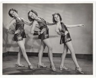 Gloria Normans dancers Ca 1937 Grace Moyle cen.